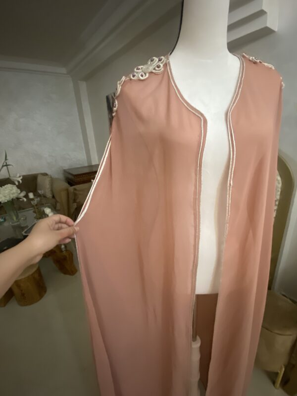 Rose-Pink Embroidered Moroccan Kaftan - Image 4